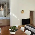 Renovation D'architecte Dans Le Coeur Historique De 아파트