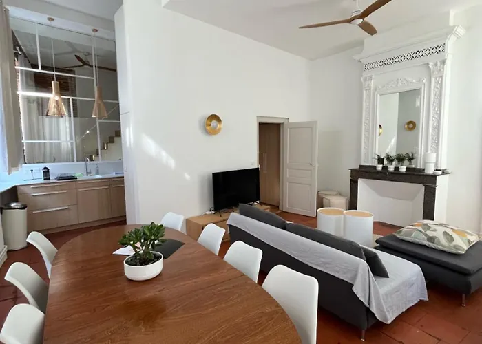 Apartman Renovation D'architecte Dans Le Coeur Historique De