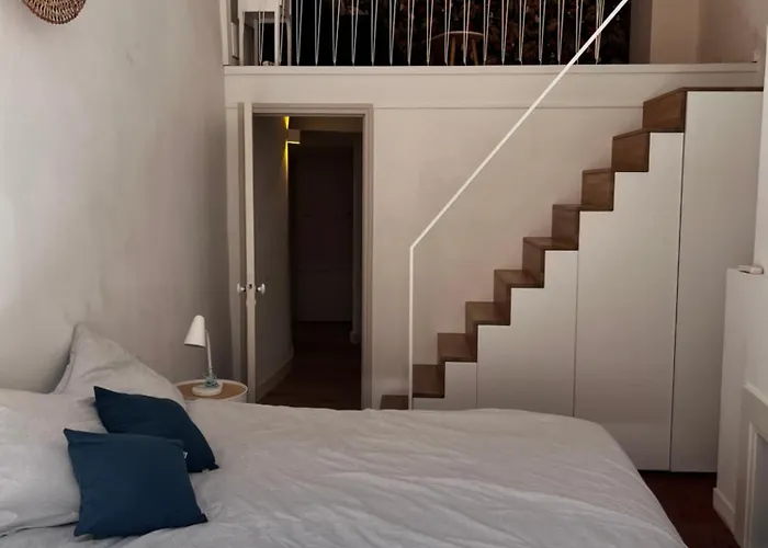 Renovation D'architecte Dans Le Coeur Historique De Apartman